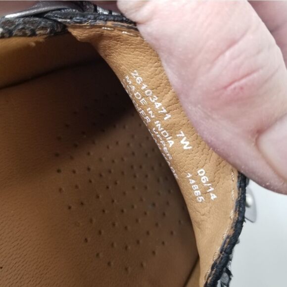 Clark's Artisan Women's Metallic Silver Snakeskin Slip On's Flats Loafer 7W - Picture 14 of 15